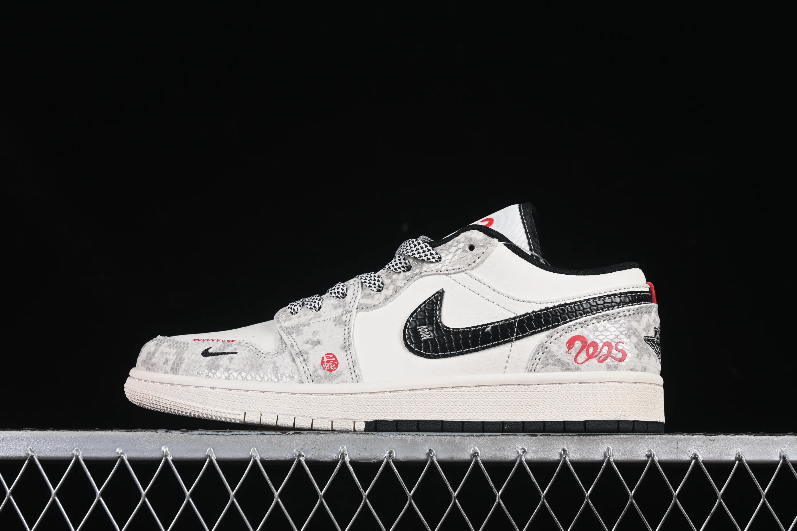 All categories Air Jordan Jordan series basketball shoes Air Jordan 1 Low High-end customized low-top sneakers Air Jordan 1 Low AJ1 Joe 1 Year of the Snake limited pair of black snake scales High-end customized low-top retro basketball shoes SJ9950-055